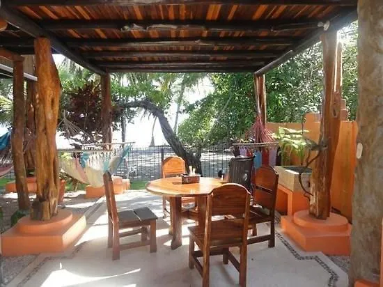 Tree House Ocean Front Unit #2 Сasa de vacaciones Sámara