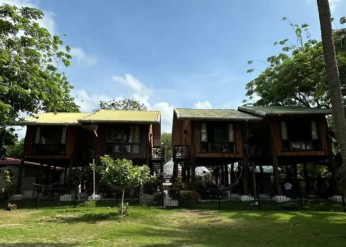 Сasa de vacaciones Tree House Ocean Front Unit #2 *