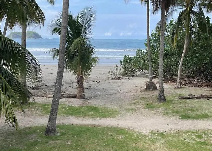 Сasa de vacaciones Tree House Ocean Front Unit #2