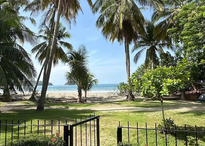Tree House Ocean Front Unit #2 Сasa de vacaciones *
