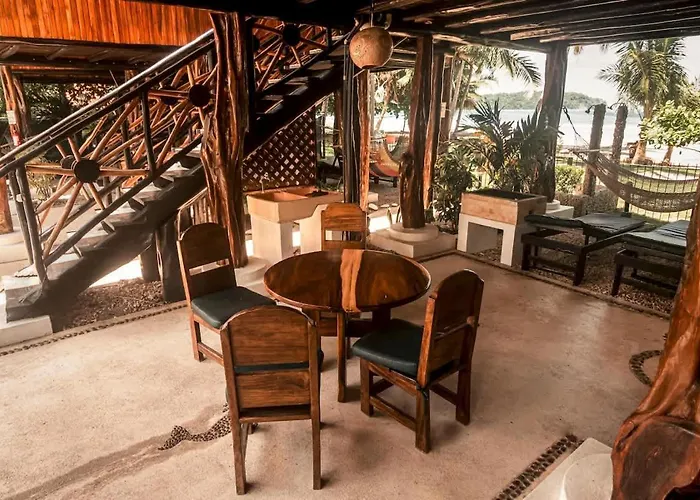 Tree House Ocean Front Unit #2 Сasa de vacaciones