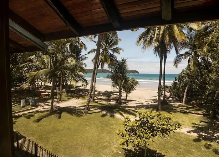 Tree House Ocean Front Unit #2 Sámara